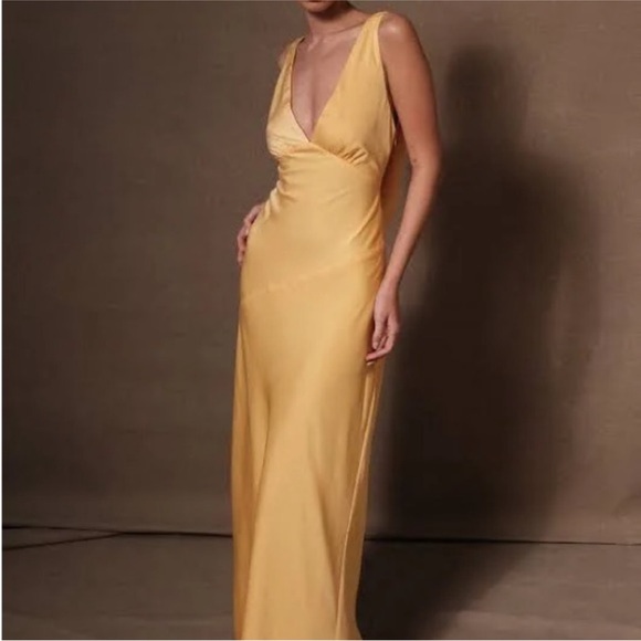 Meshki Backless Dress - Picture 3 of 3